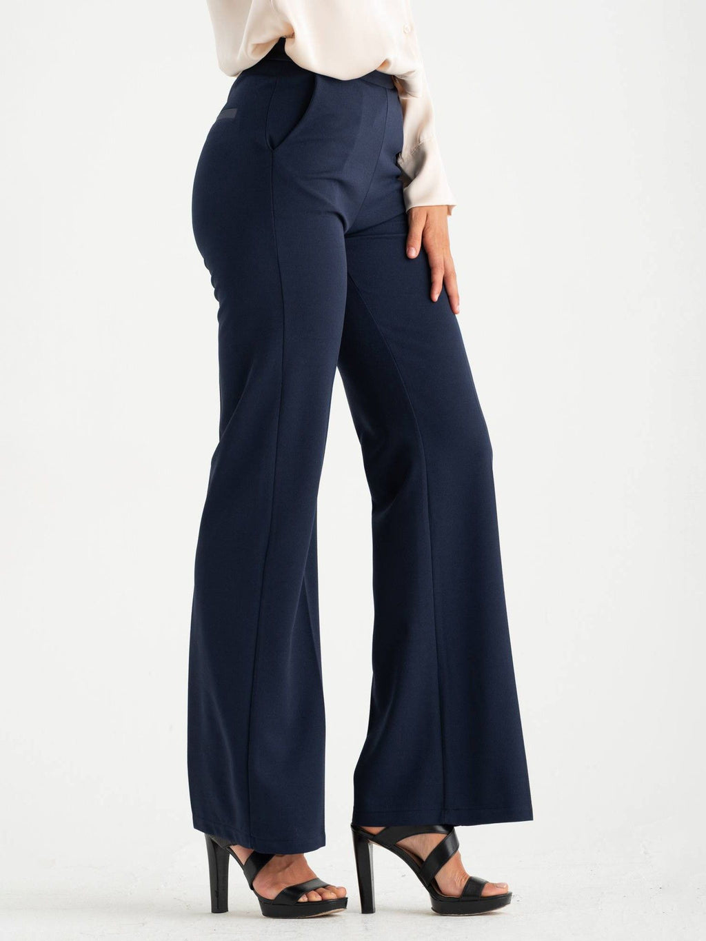 Pantaloni profili in raso