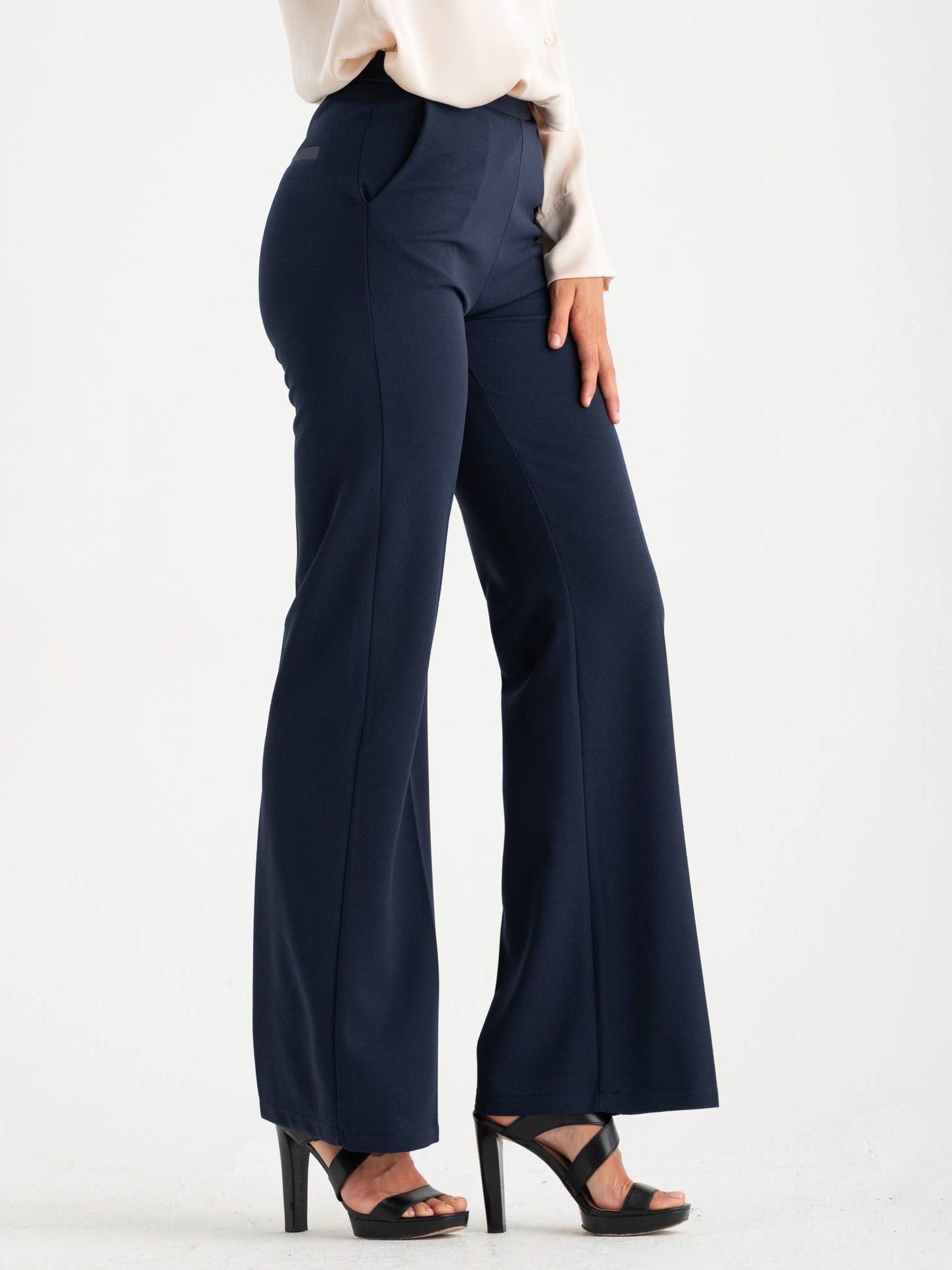 Pantaloni profili in raso