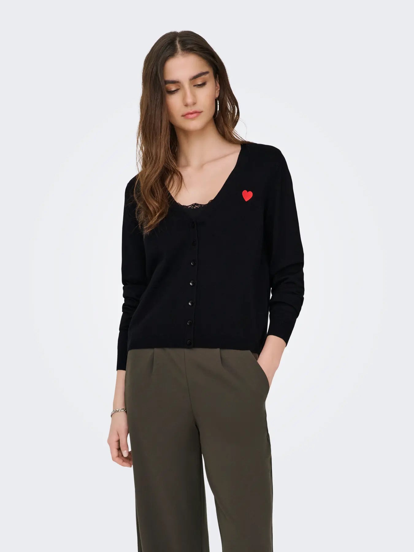 Maglia con cuore ricamato