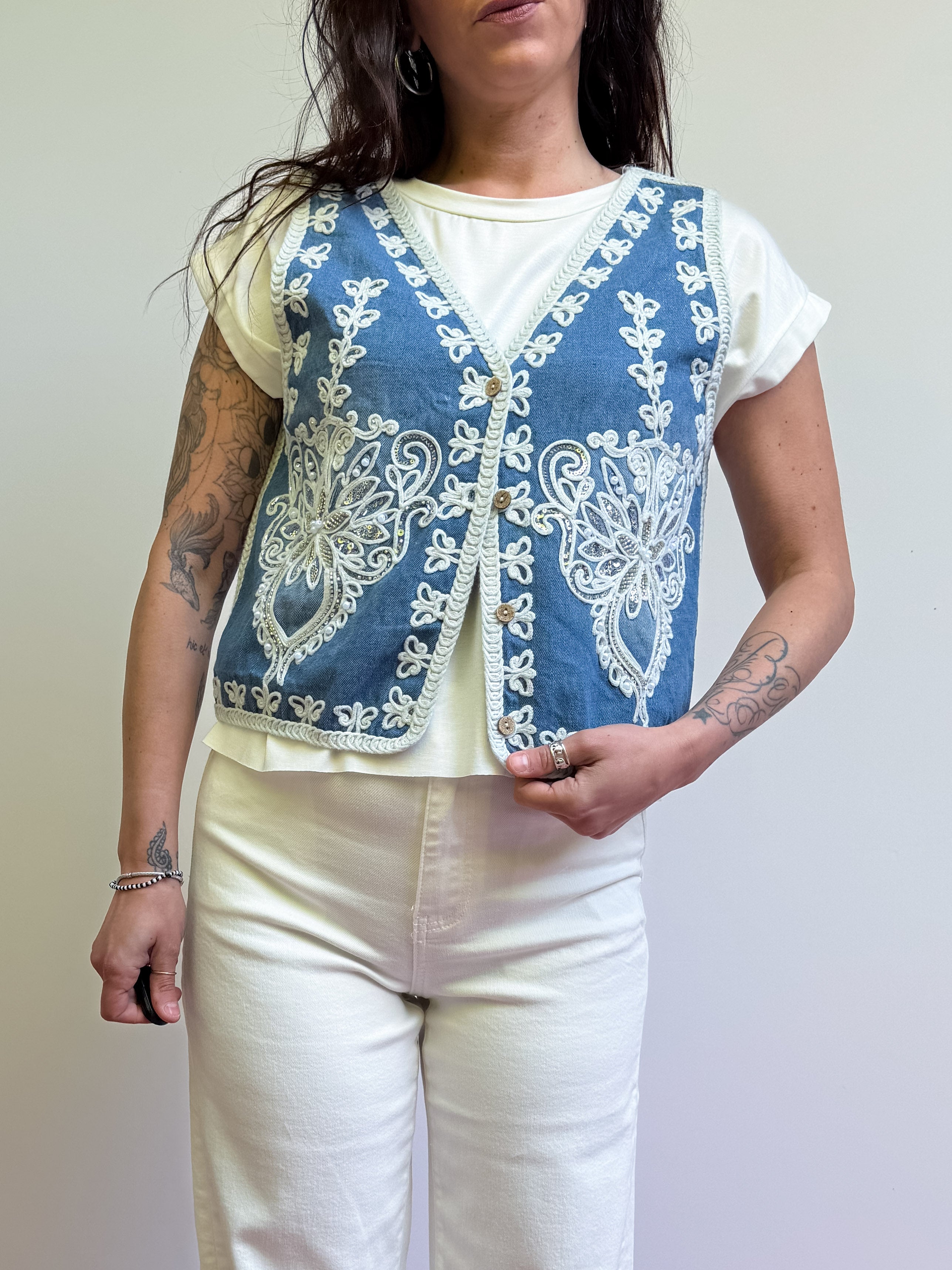 Gilet in jeans macramè