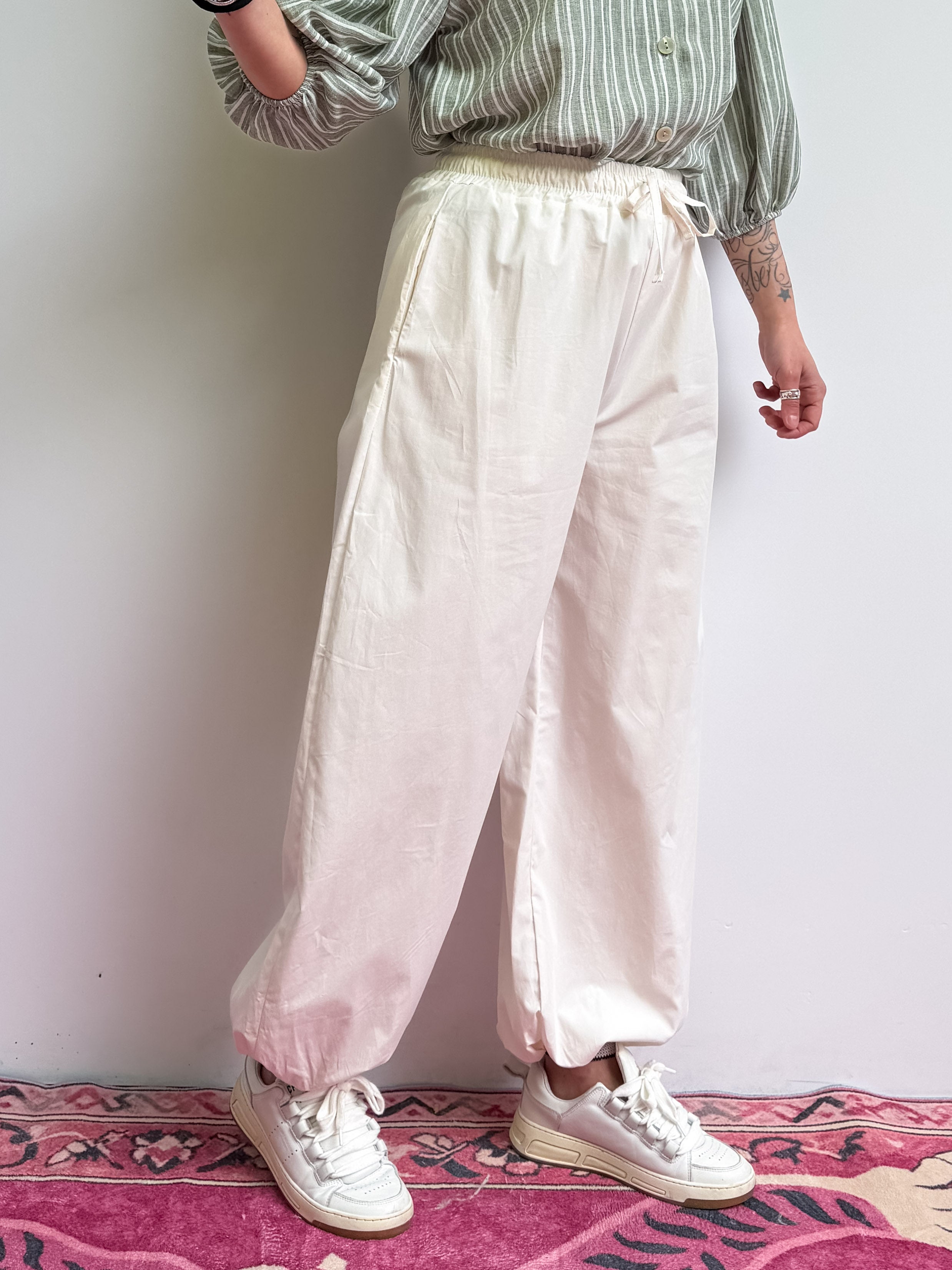 Pantalone in tela con polsino