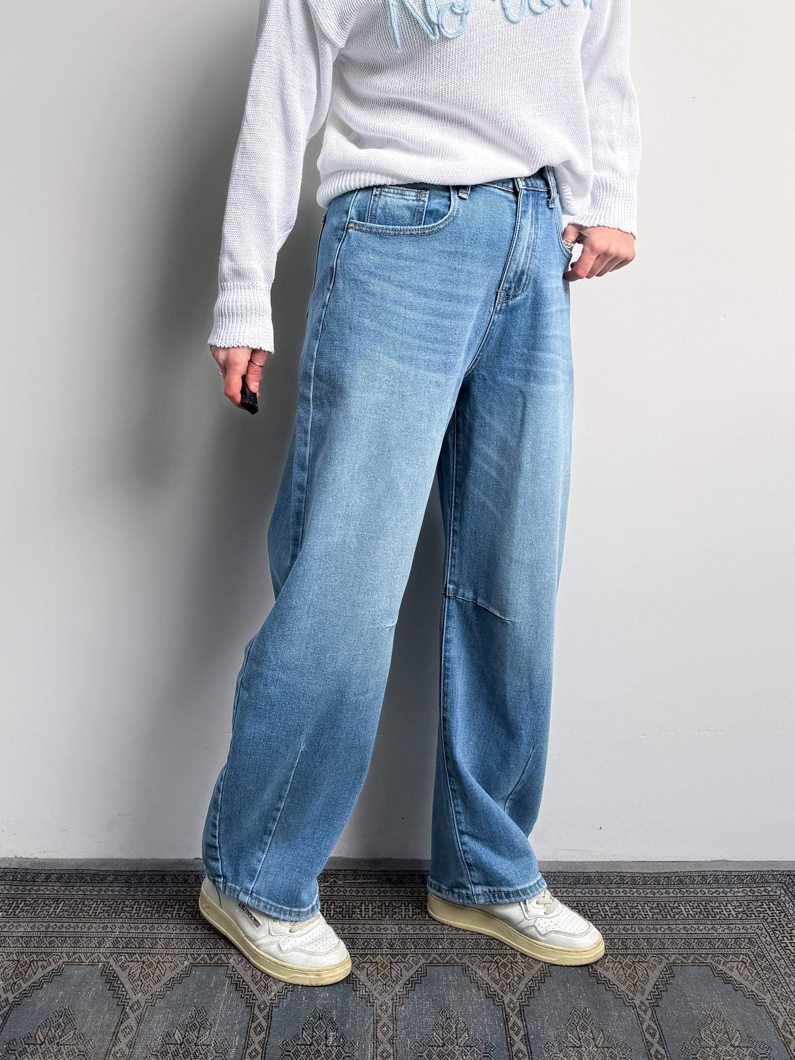 Jeans barrel fit con elastico