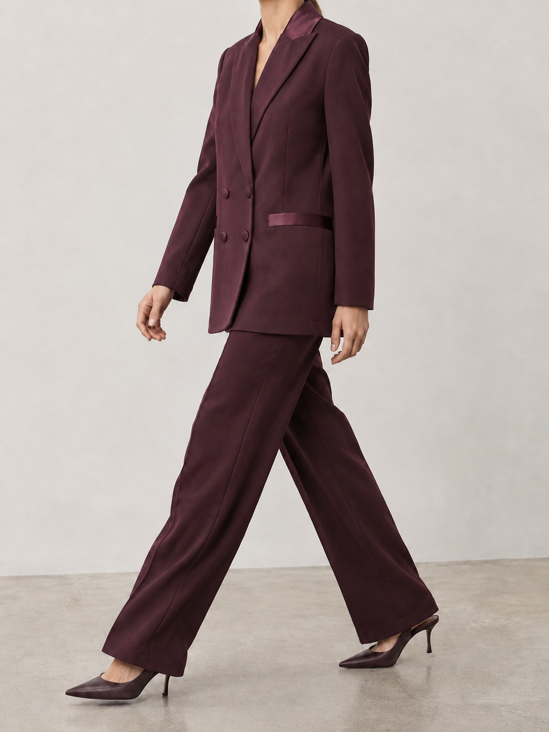 Pantaloni con profilo in raso
