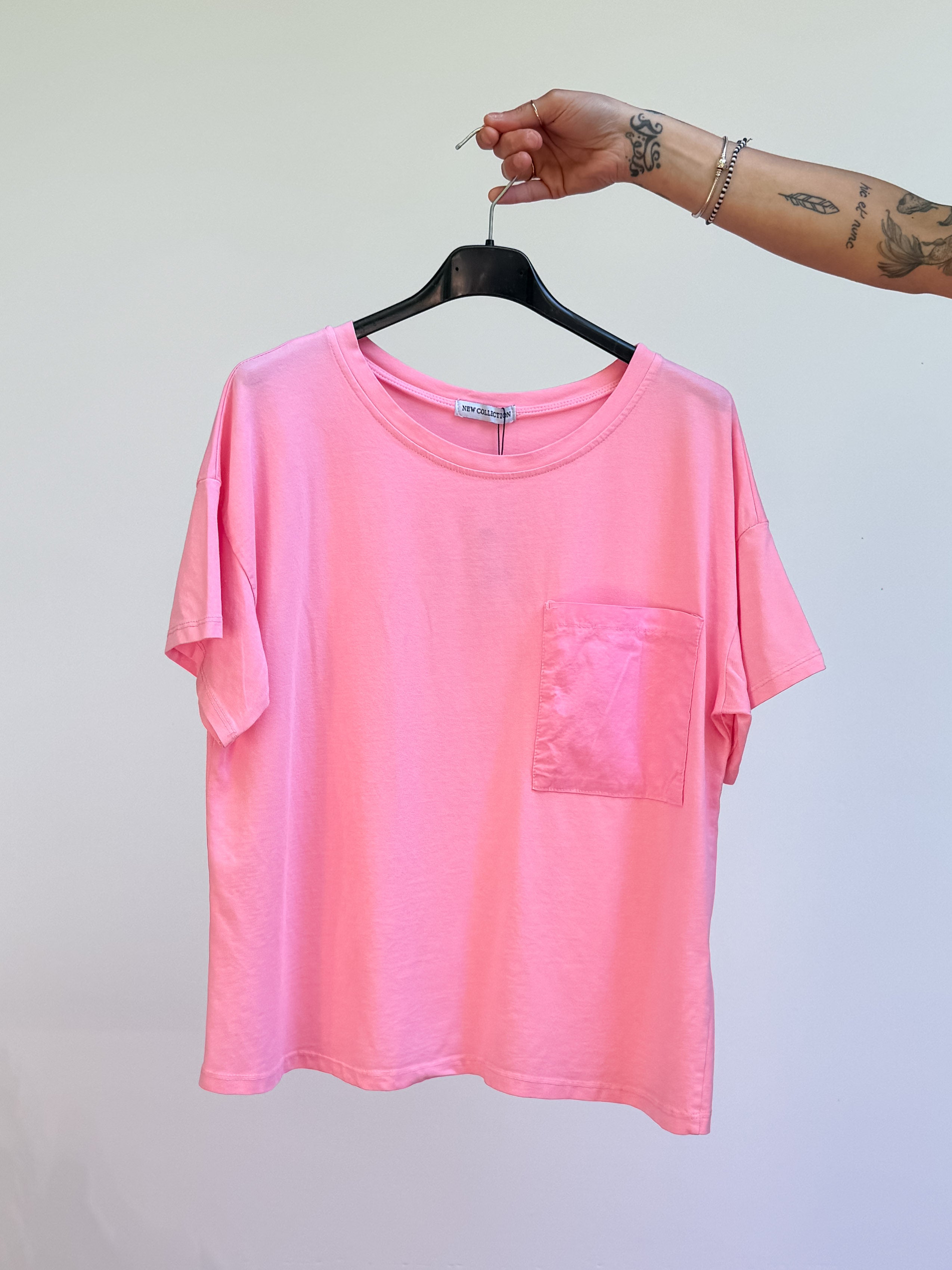 T-shirt basic con taschino