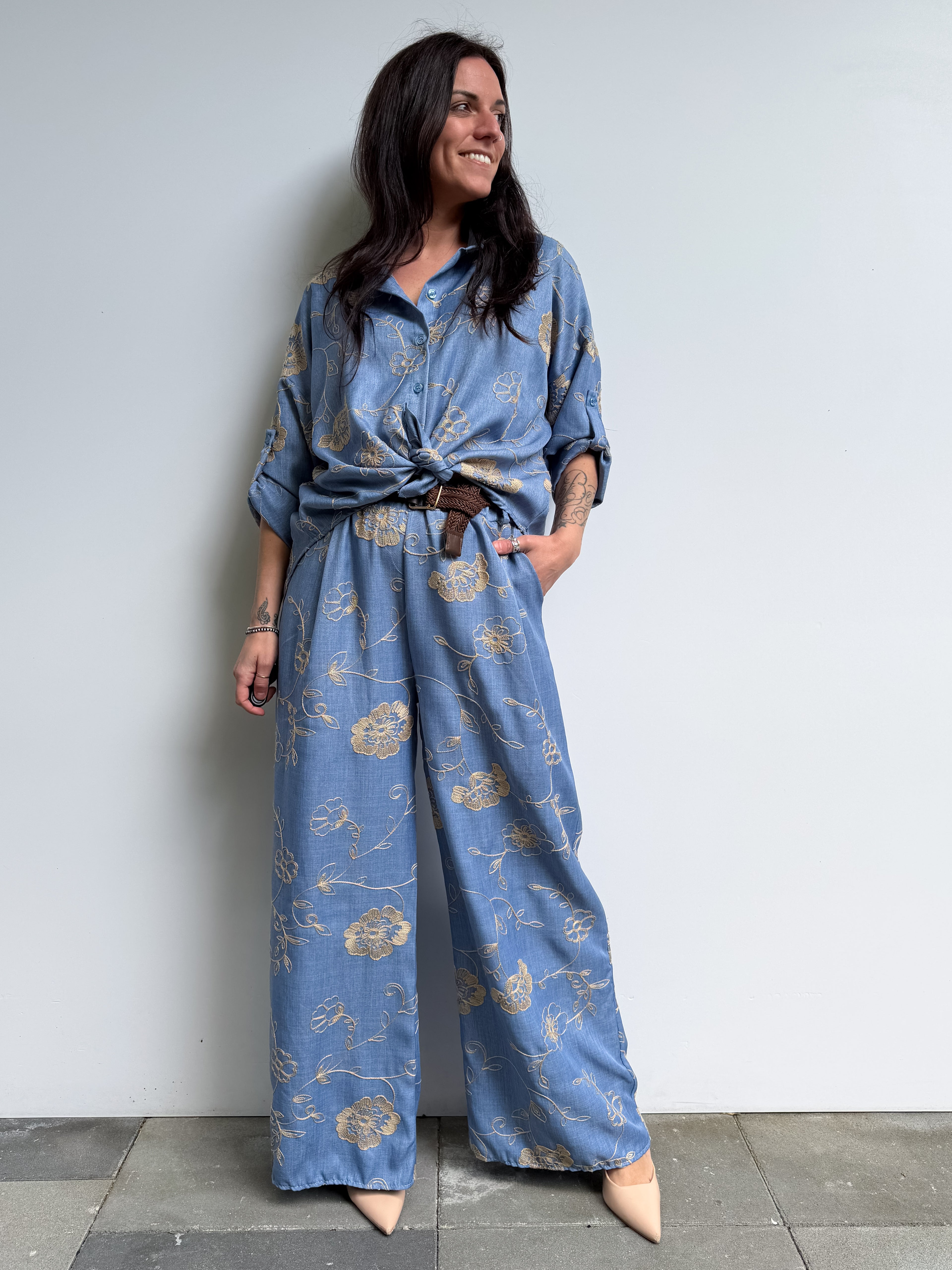 Pantalone con ricami