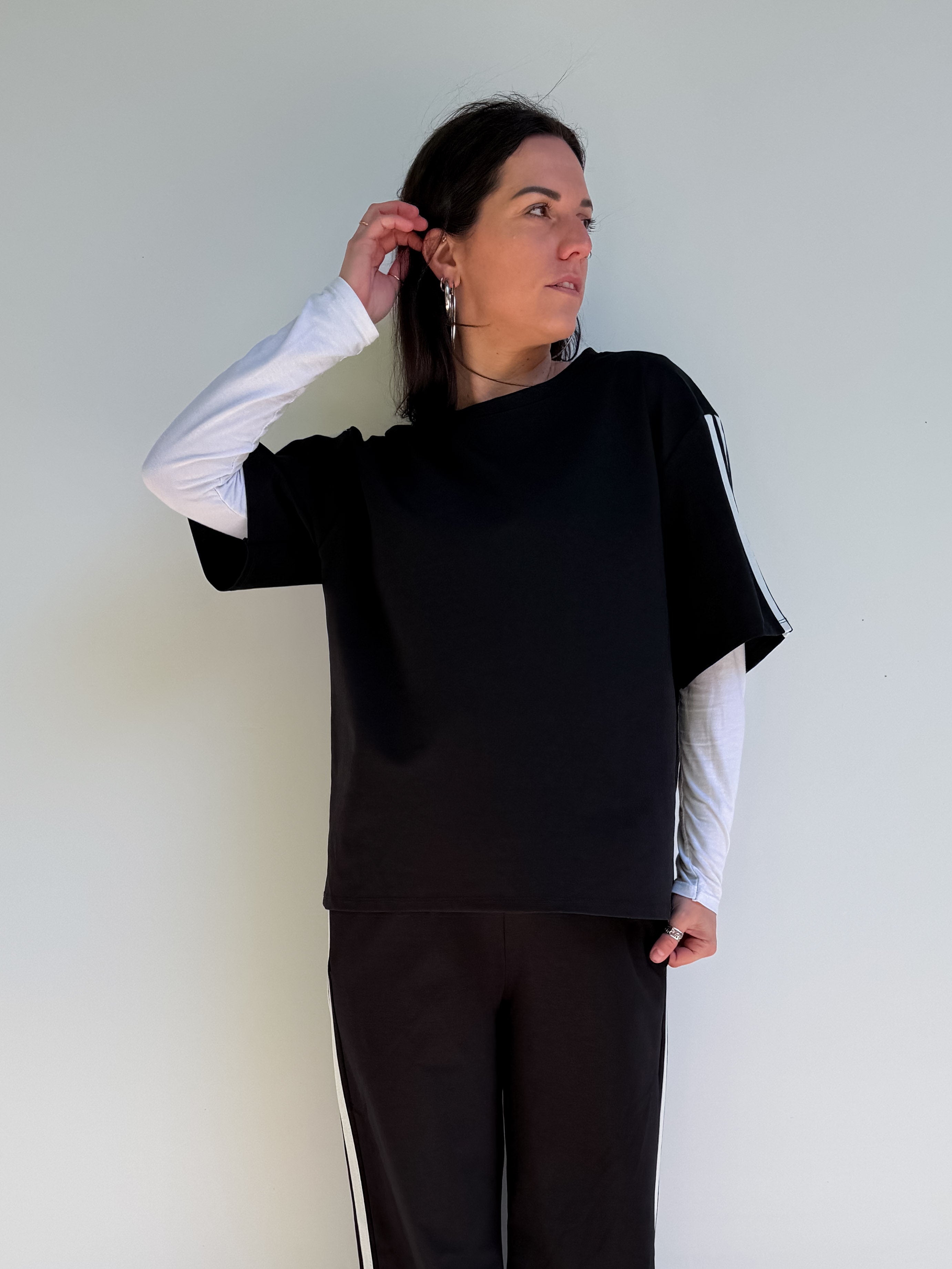 T-shirt over con bande