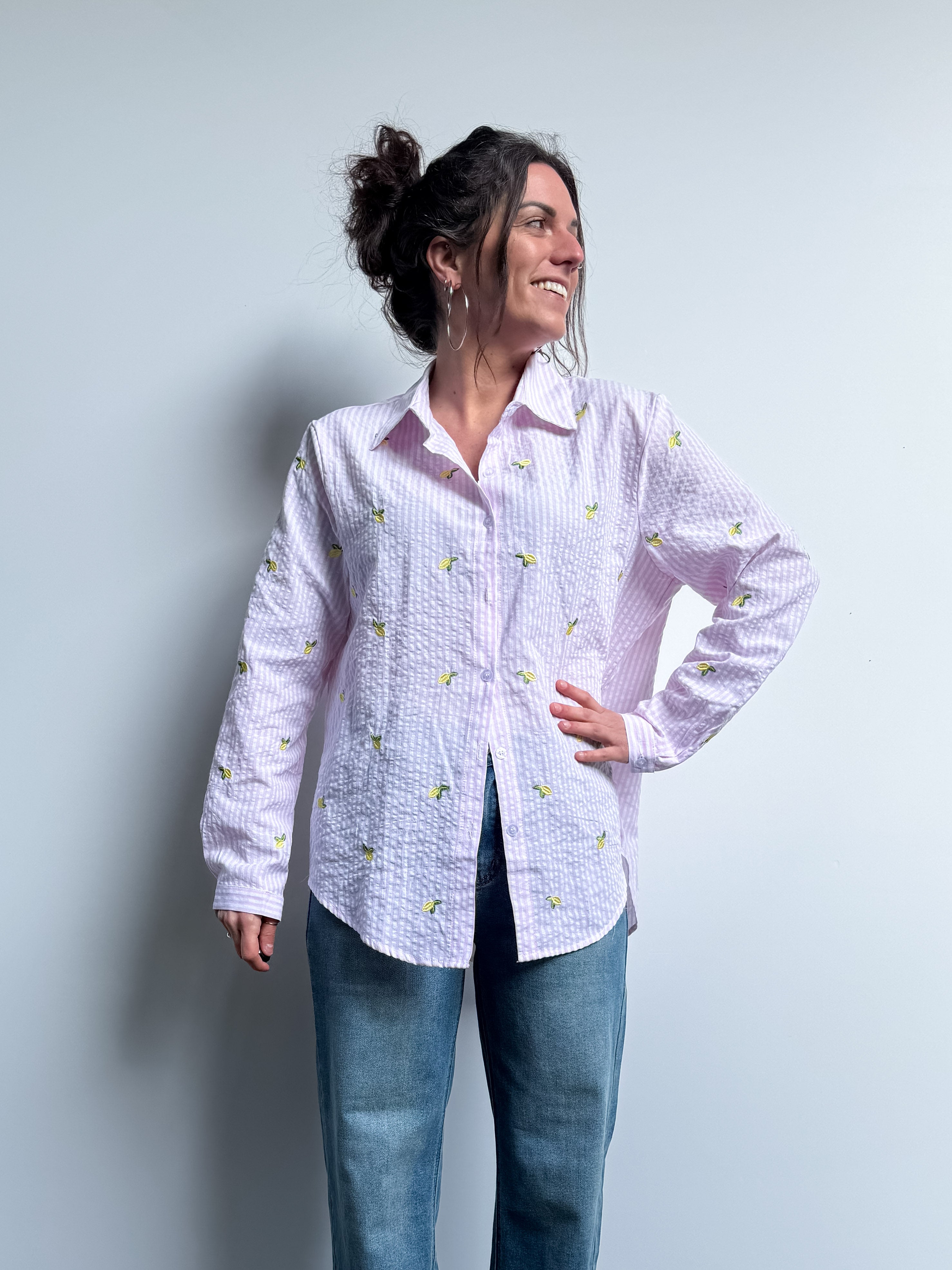 Camicia rigata con limoni ricamati