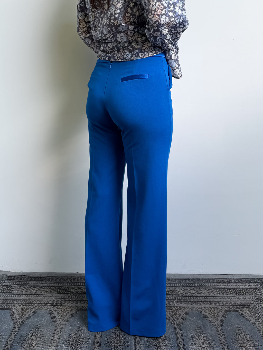 Pantaloni profili in raso