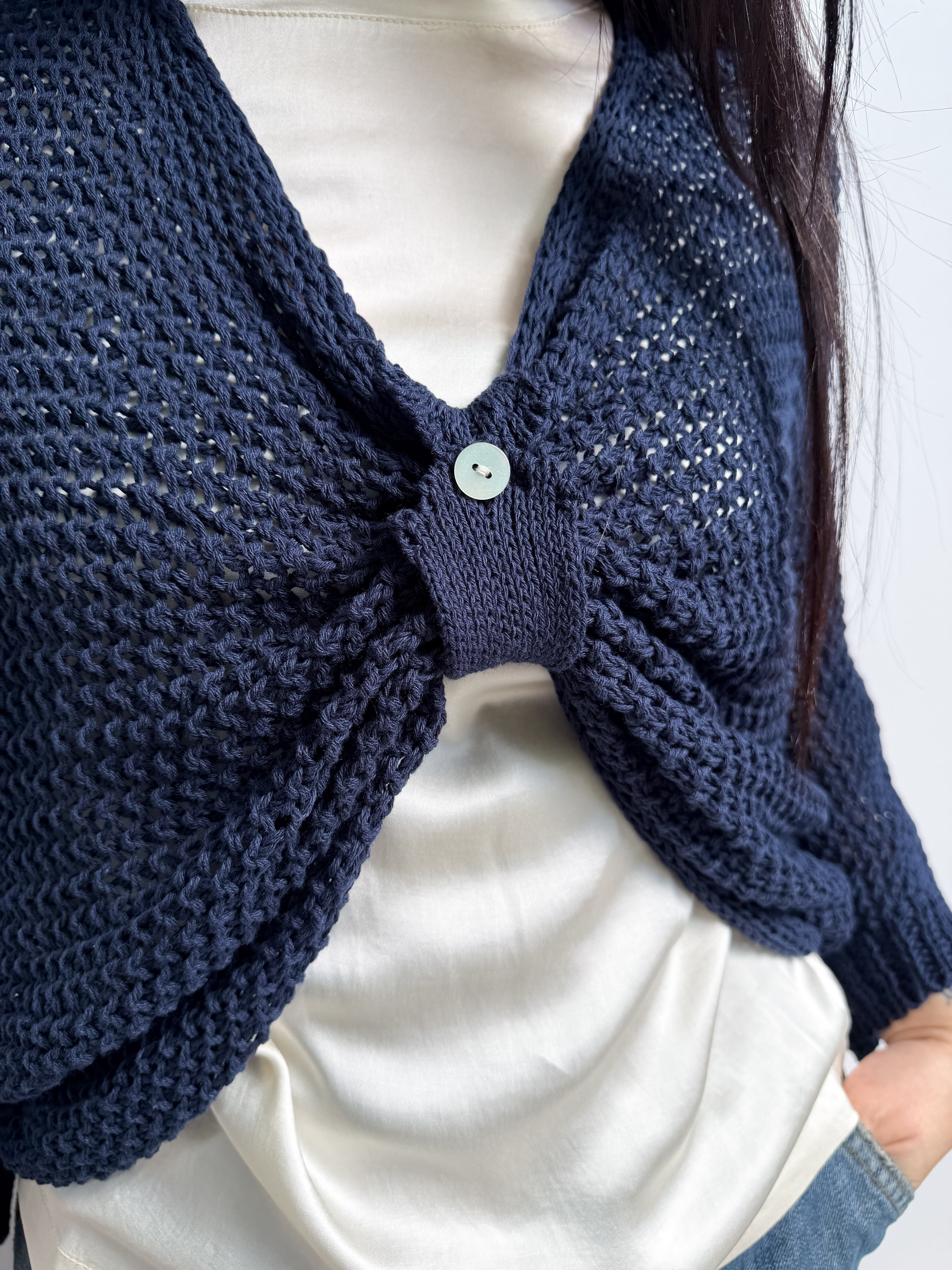 Maglia traforata con nodo