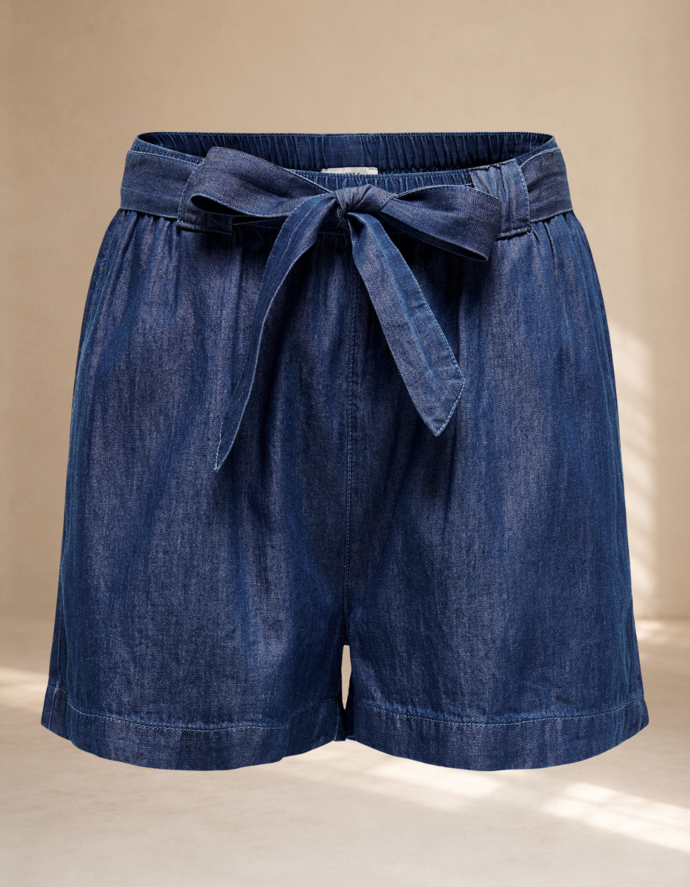Shorts simil jeans con cintura