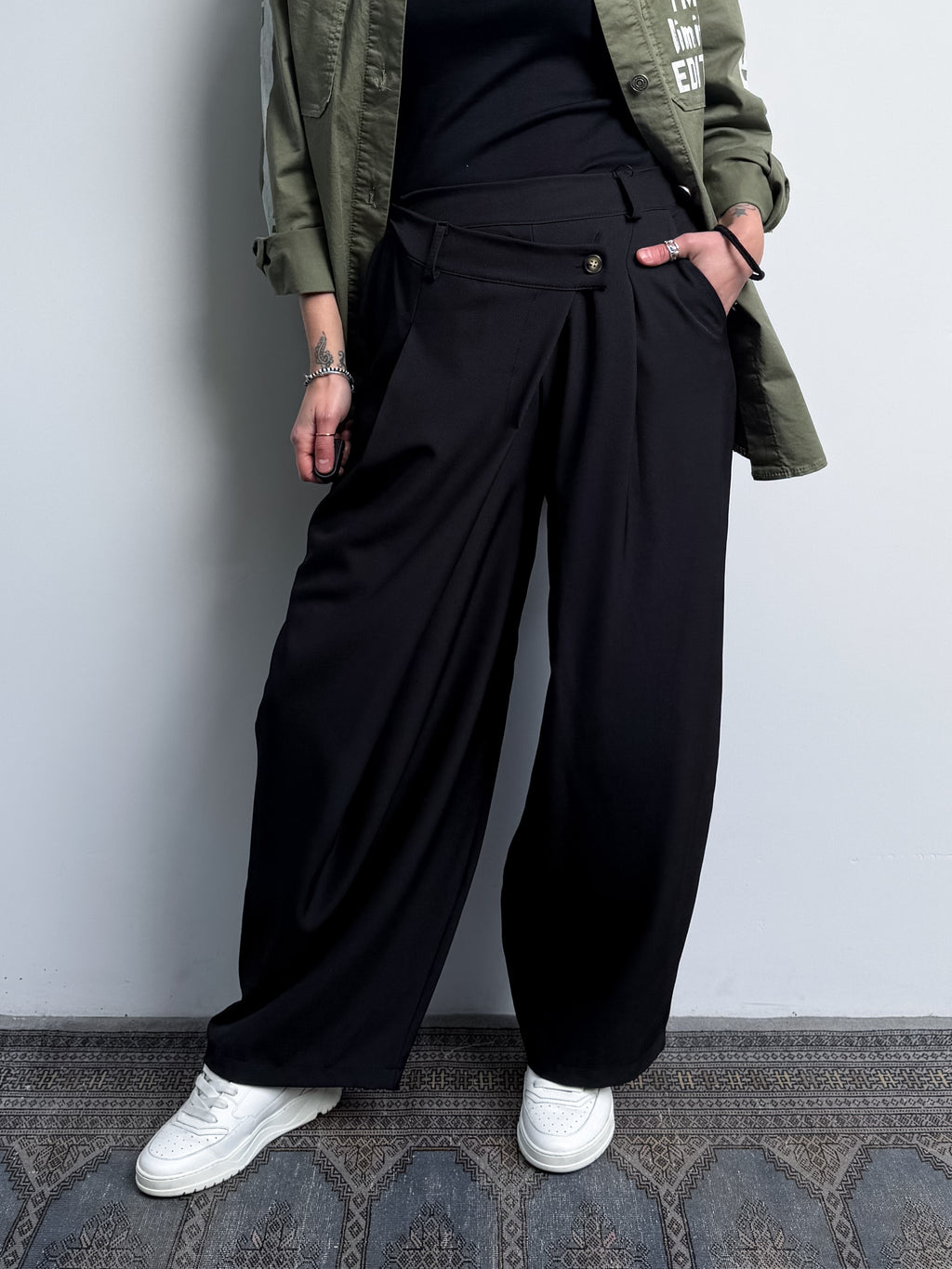 Pantalone con incrocio