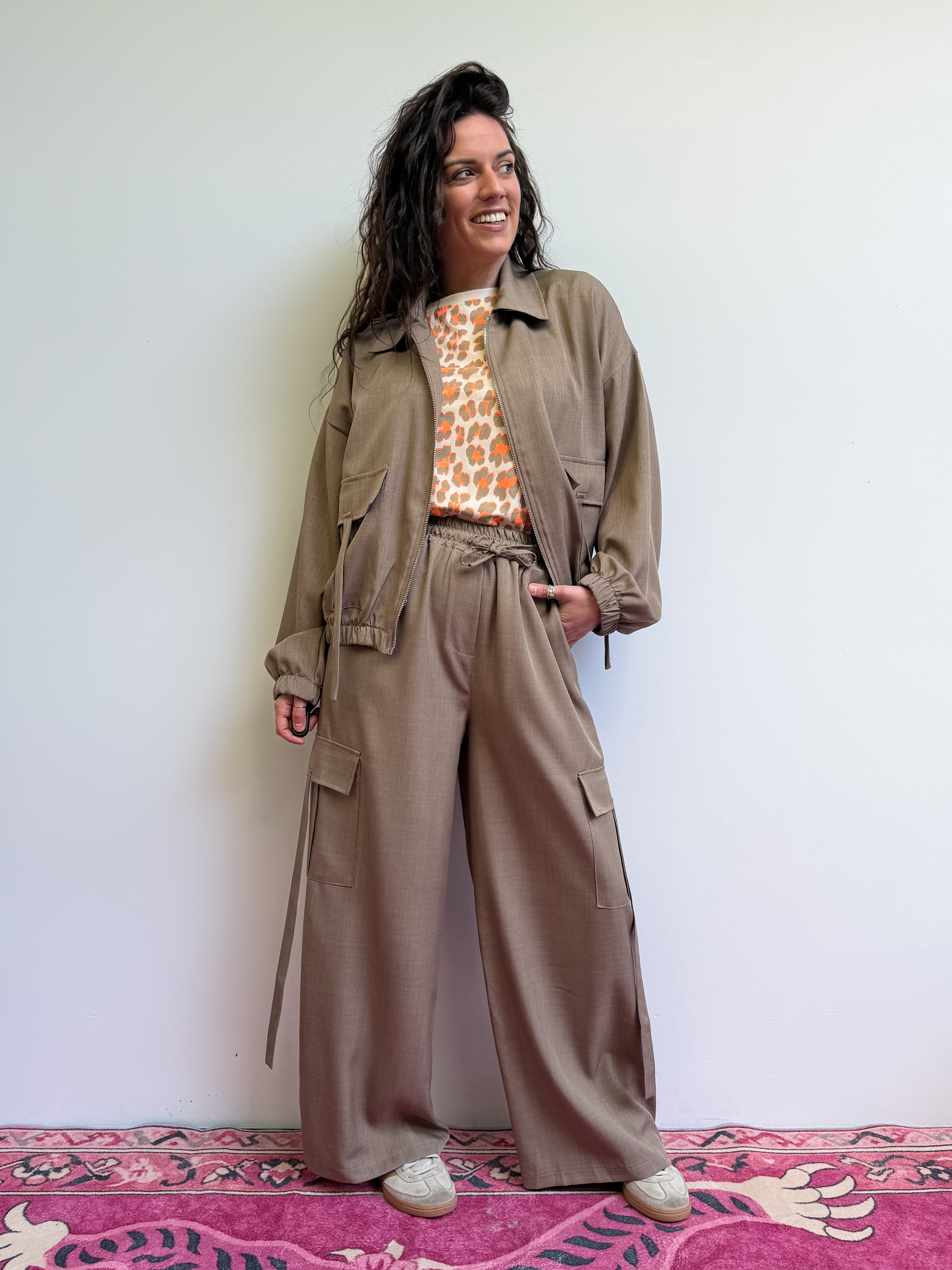 Pantalone cargo con elastico