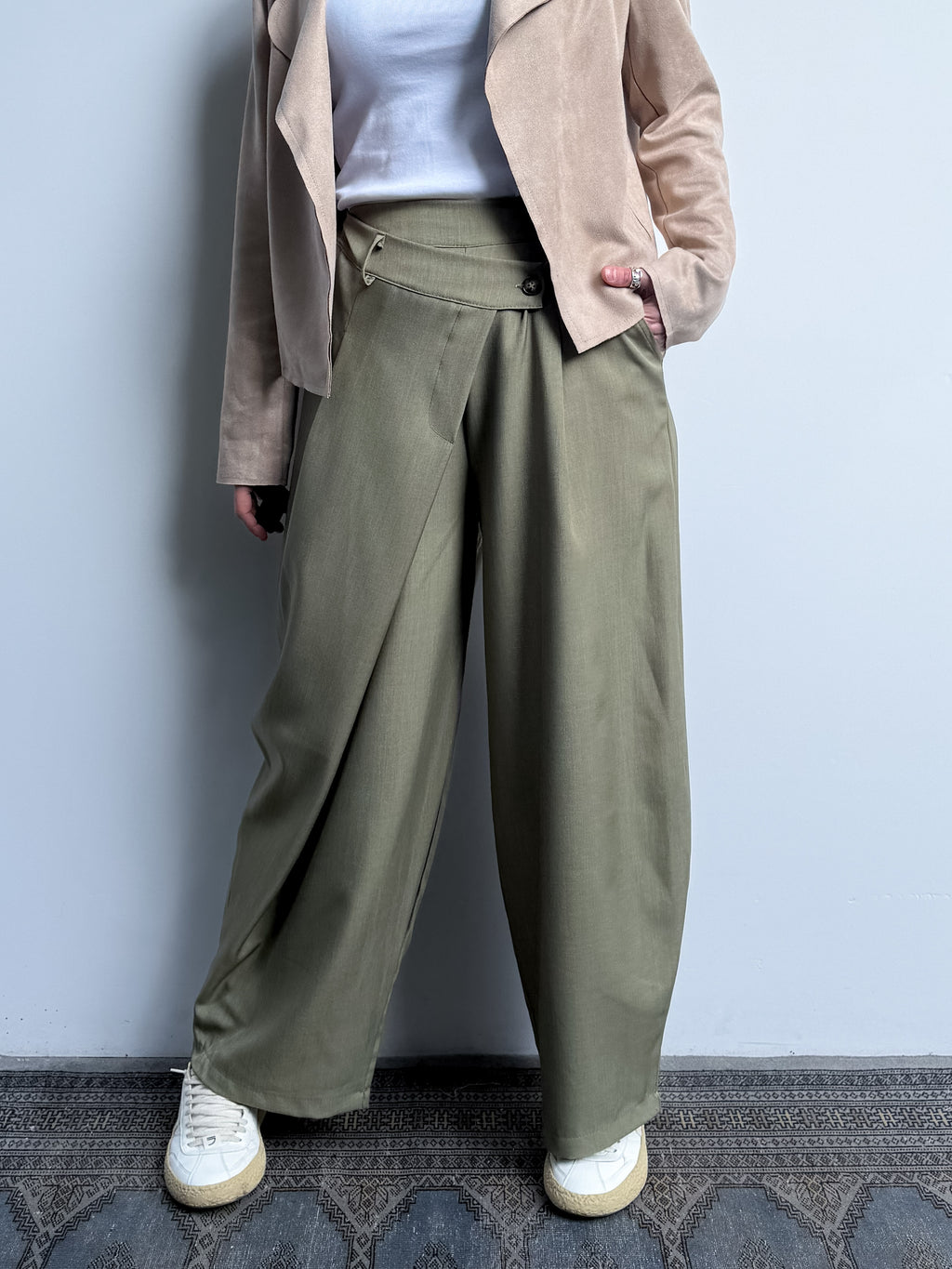 Pantalone con incrocio