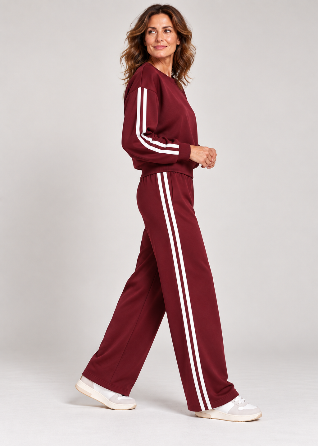 Completo donna sportivo con bande laterali