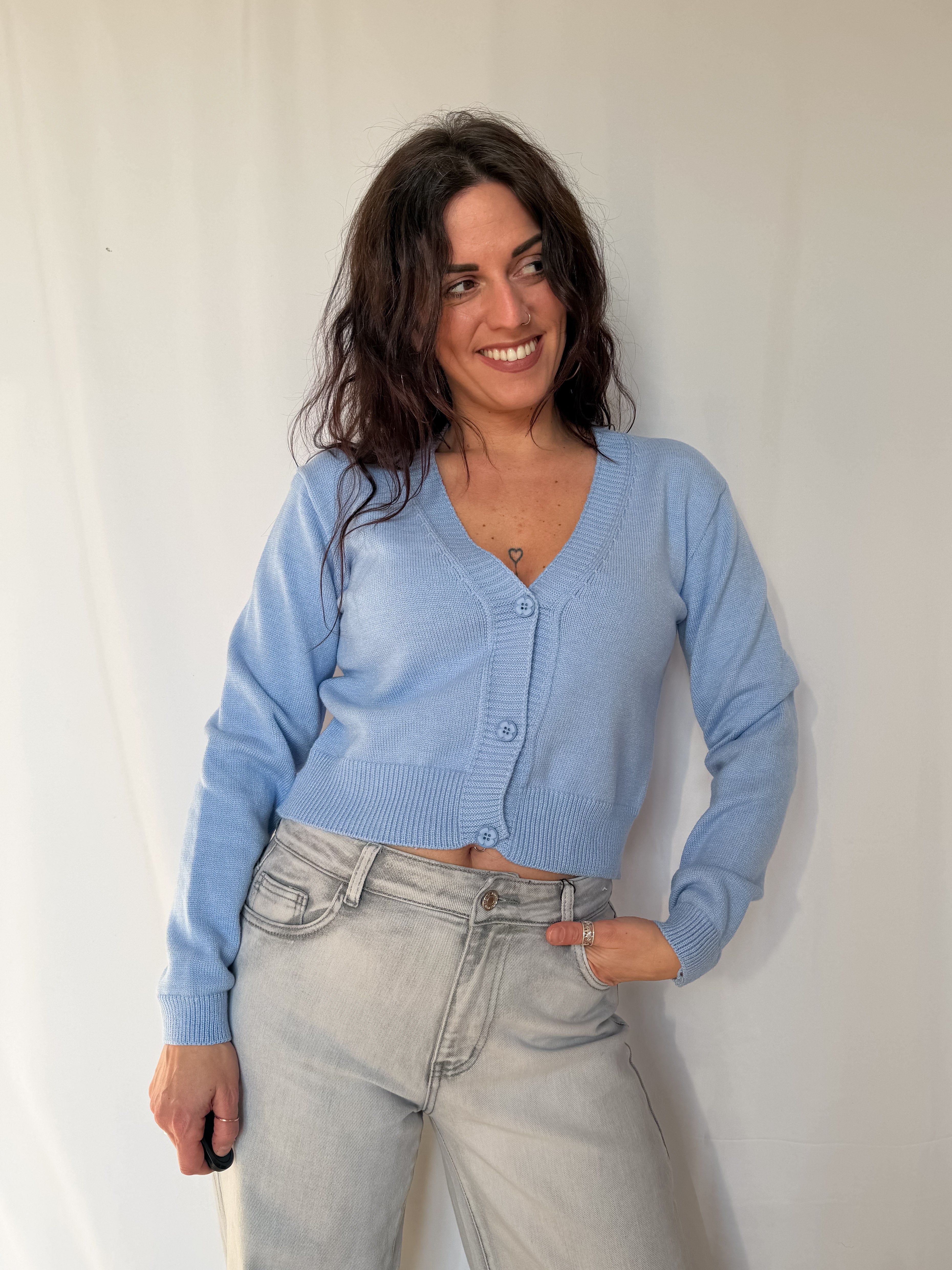 Cardigan corto con bottoni