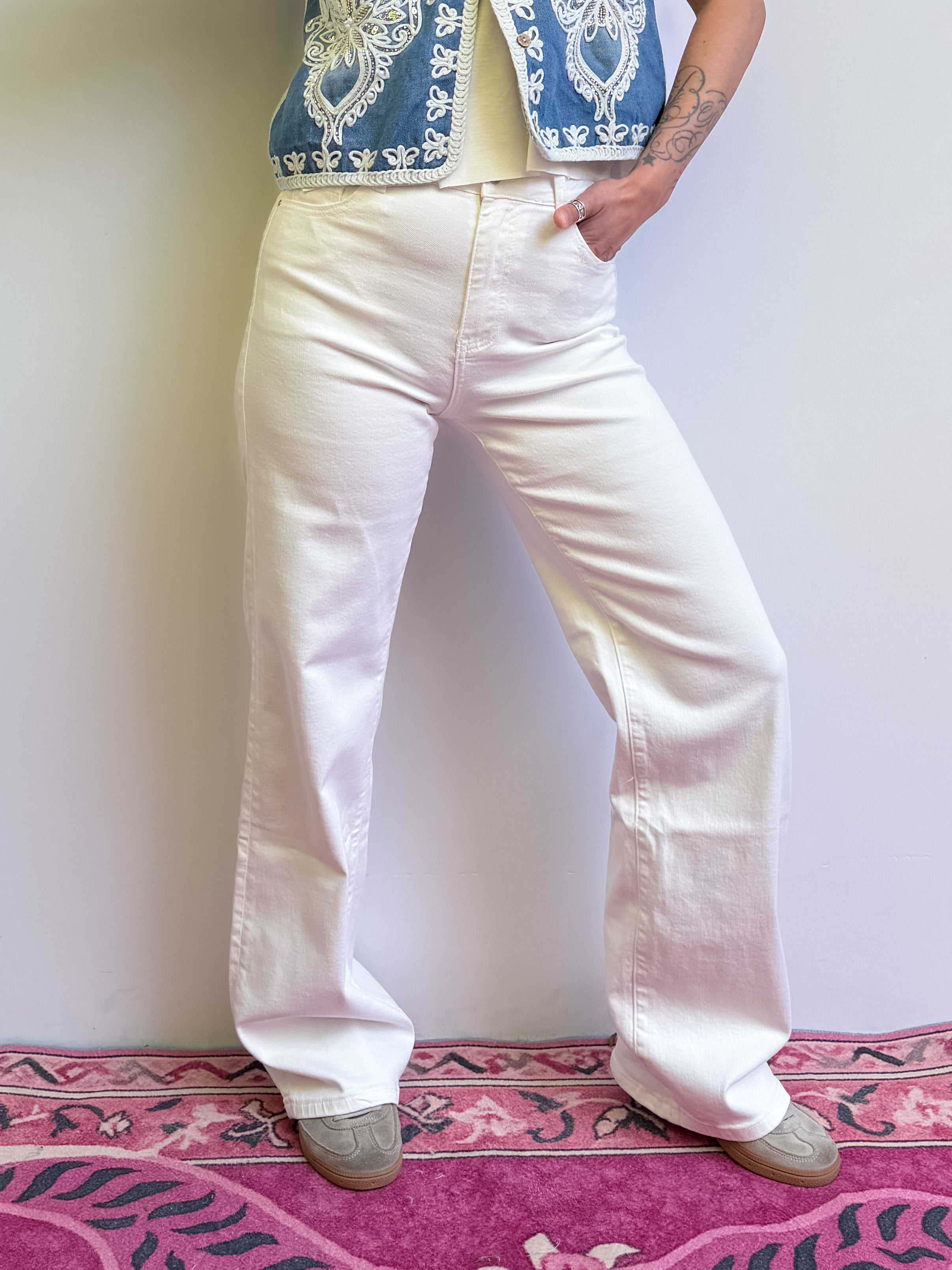 Jeans bianco a palazzo