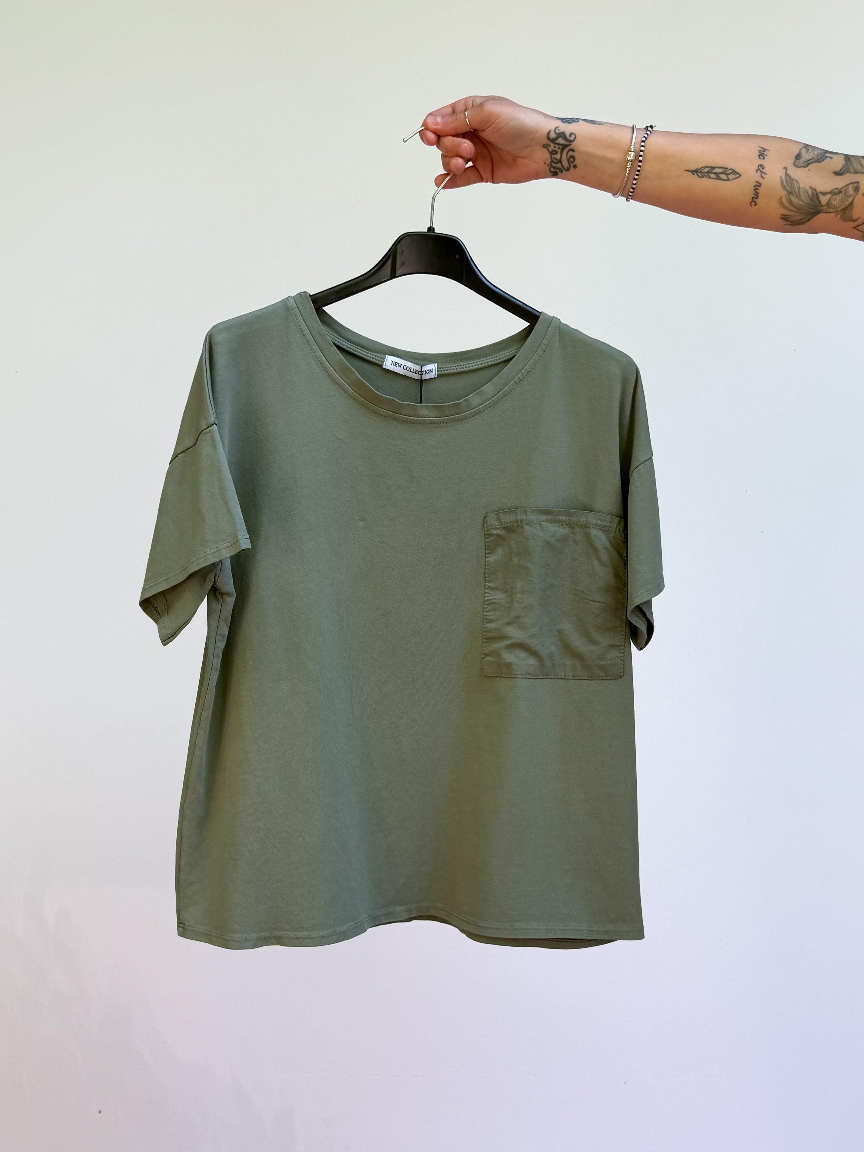 T-shirt basic con taschino