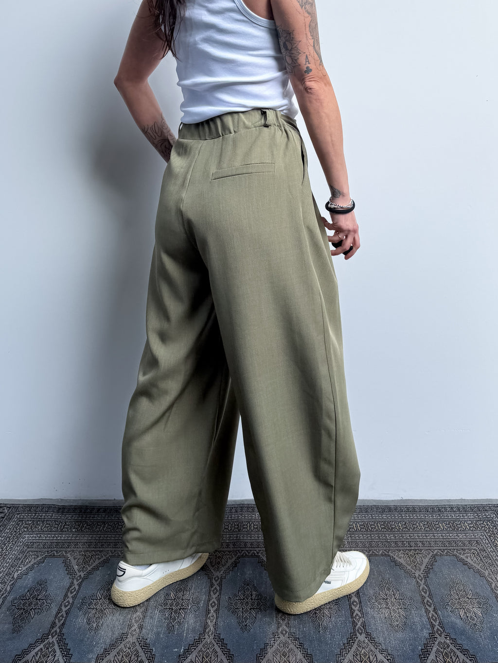 Pantalone con incrocio