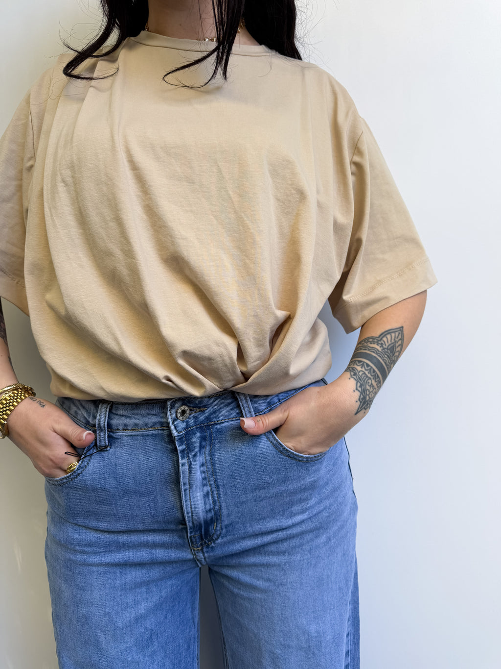 T-shirt crop con drappeggio