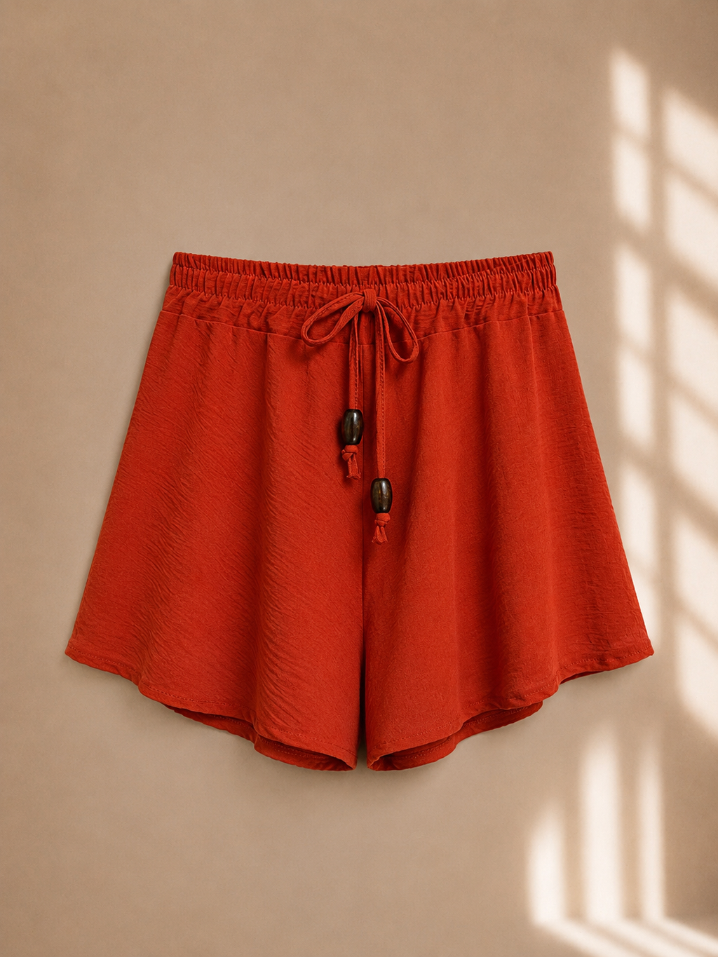 Shorts con coulisse e perline