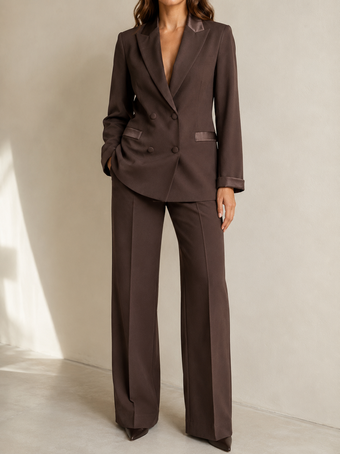 Pantaloni con profilo in raso