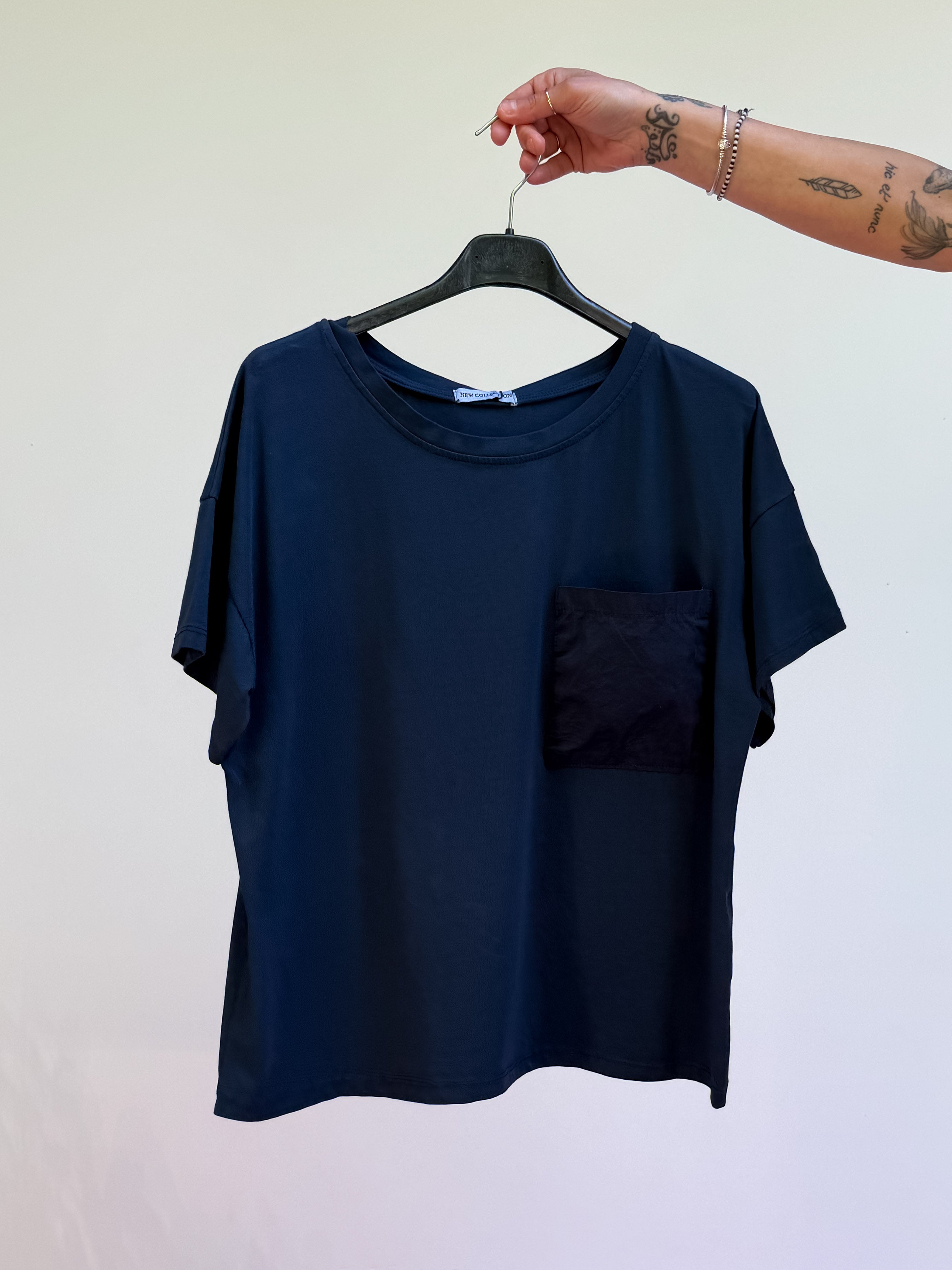 T-shirt basic con taschino