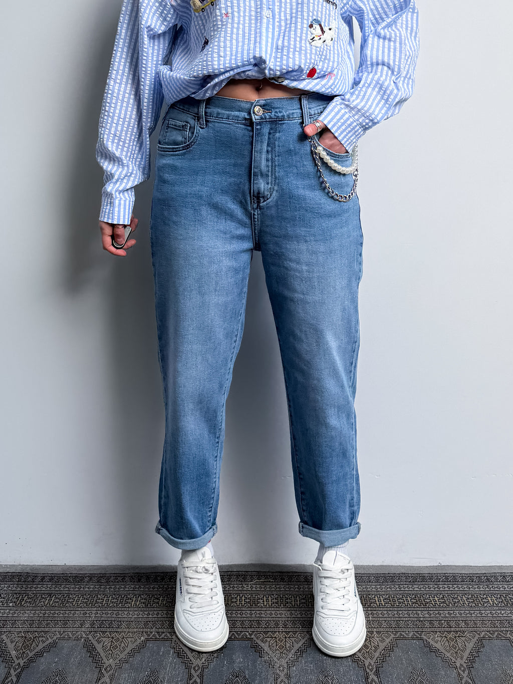 Jeans momfit con elastico