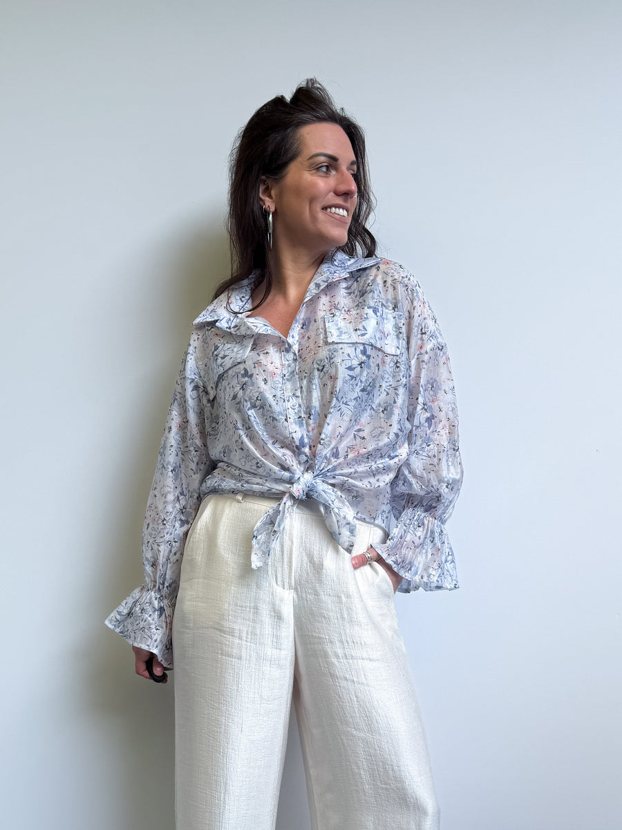 Camicia floreale con nodo