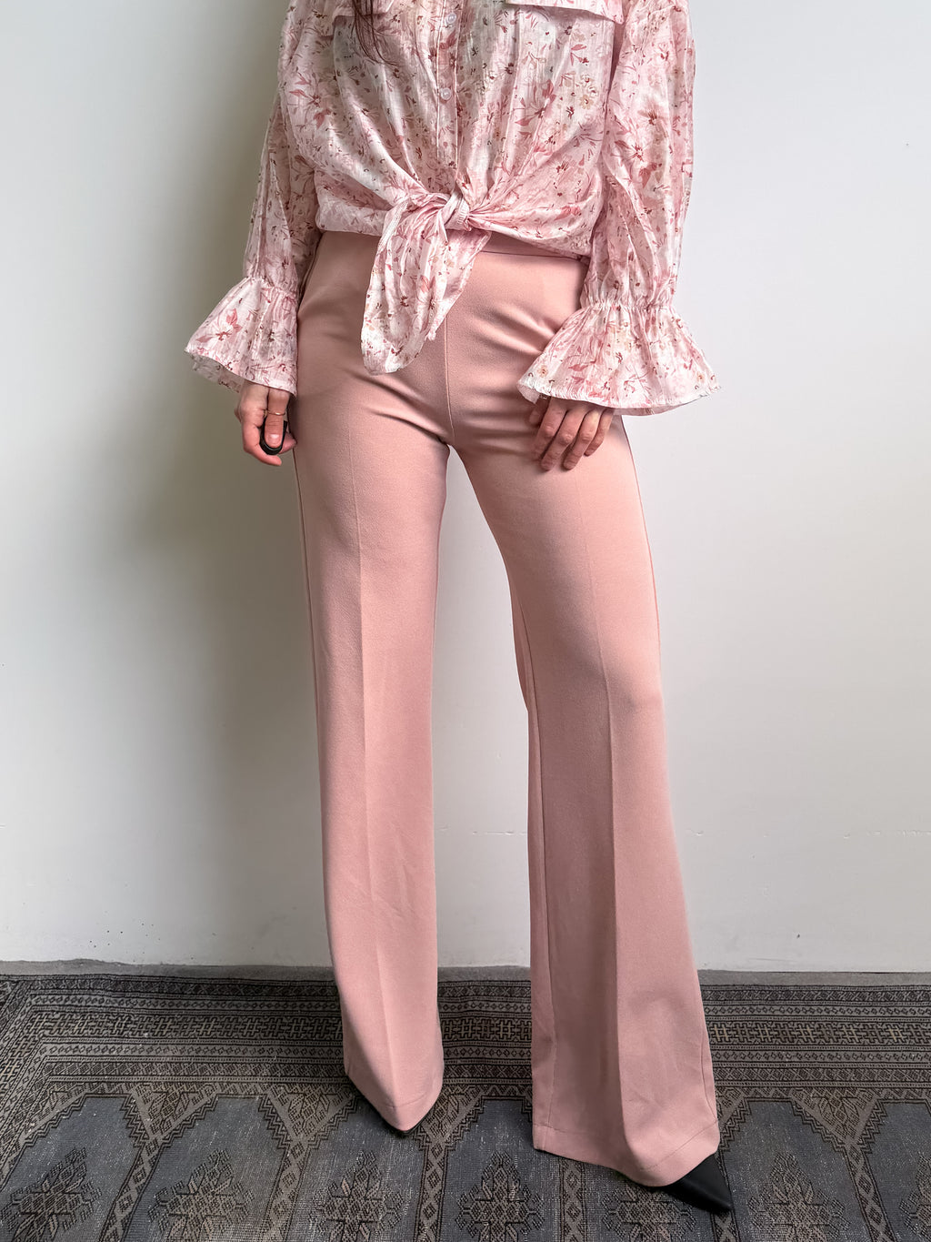 Pantaloni profili in raso