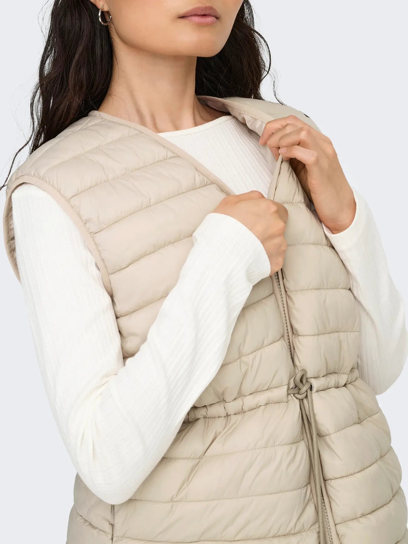 Gilet trapuntato con coulisse