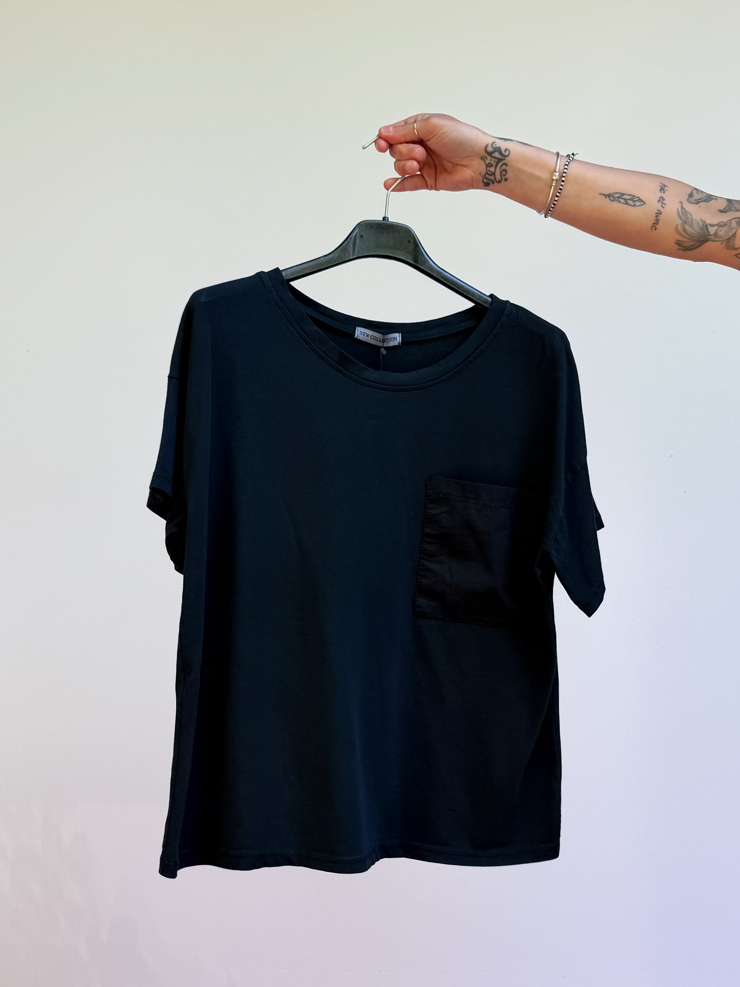 T-shirt basic con taschino