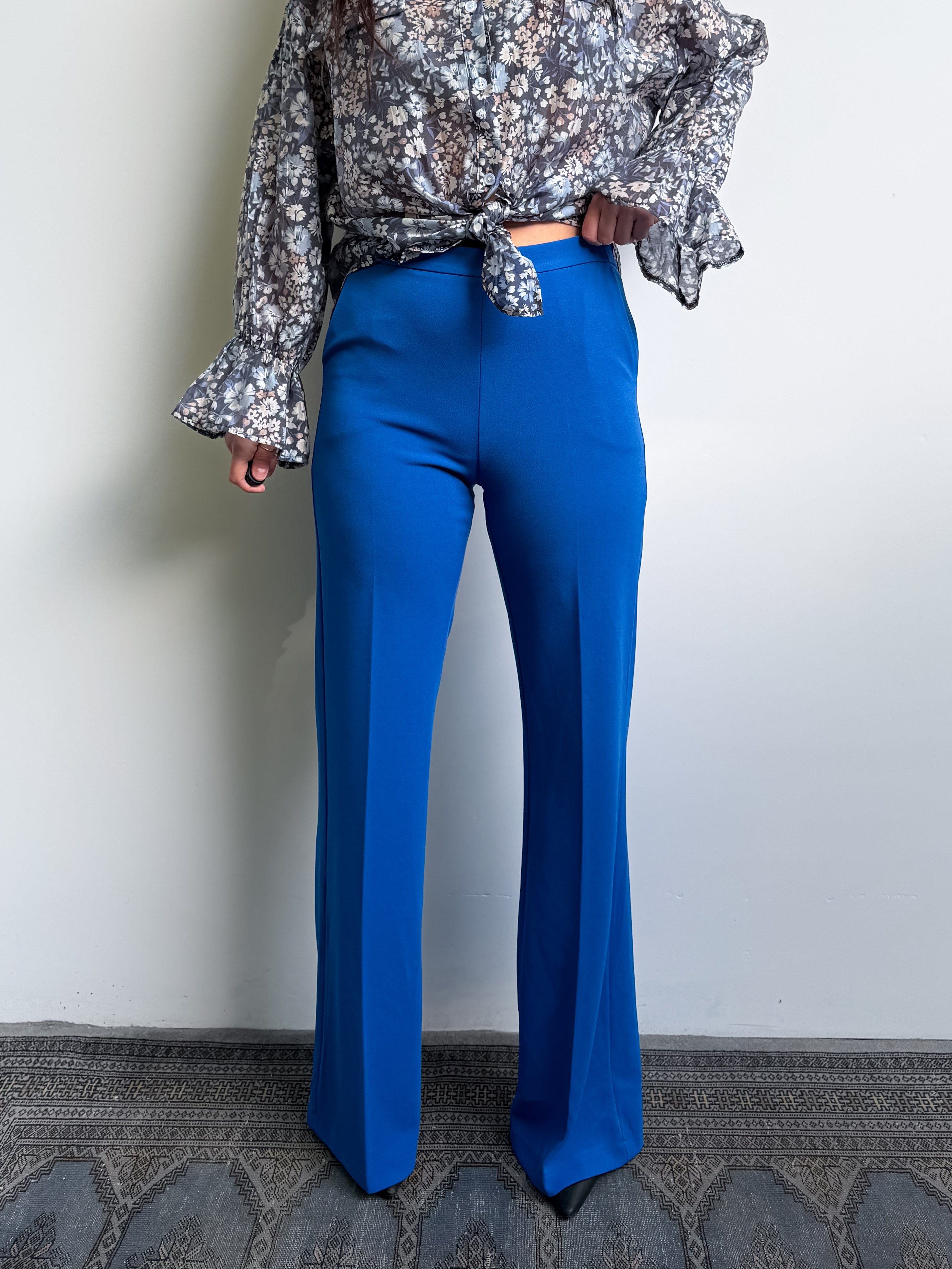 Pantaloni profili in raso