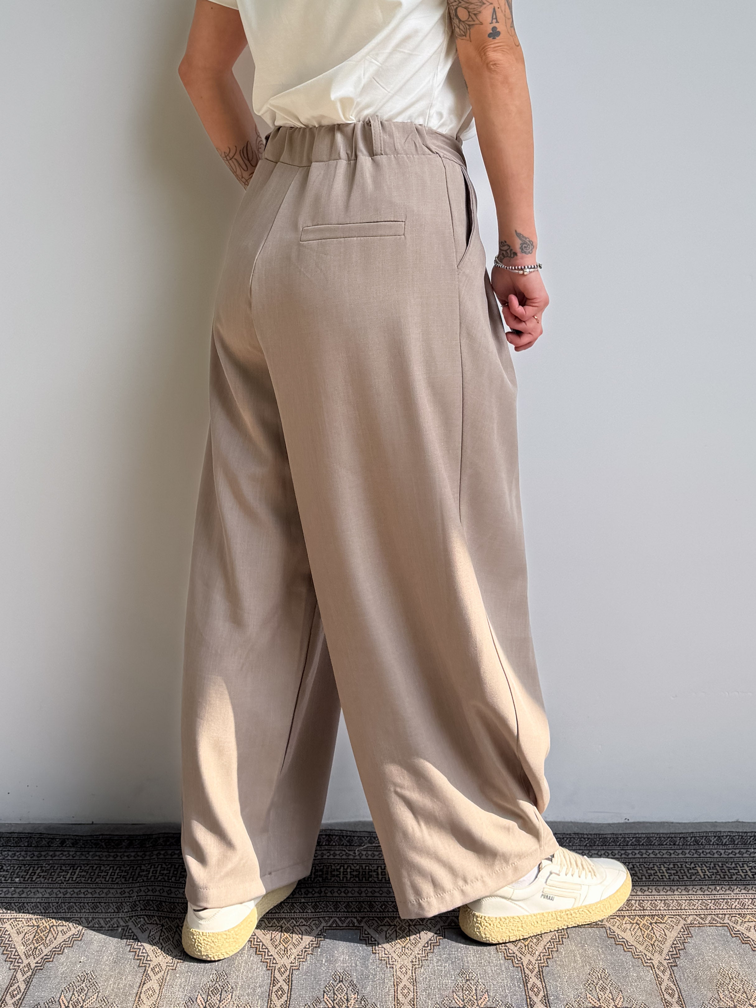 Pantalone con incrocio