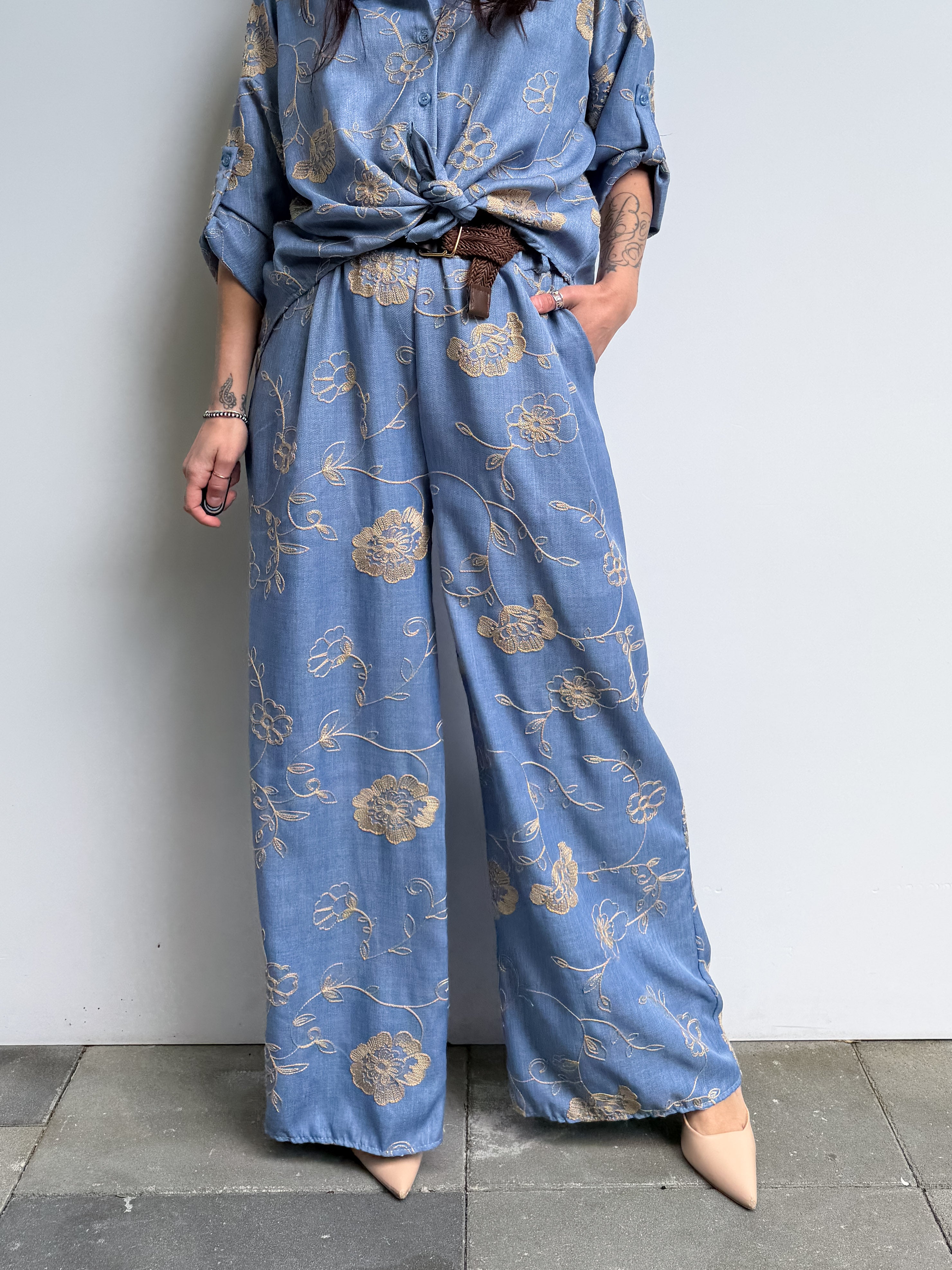 Pantalone con ricami
