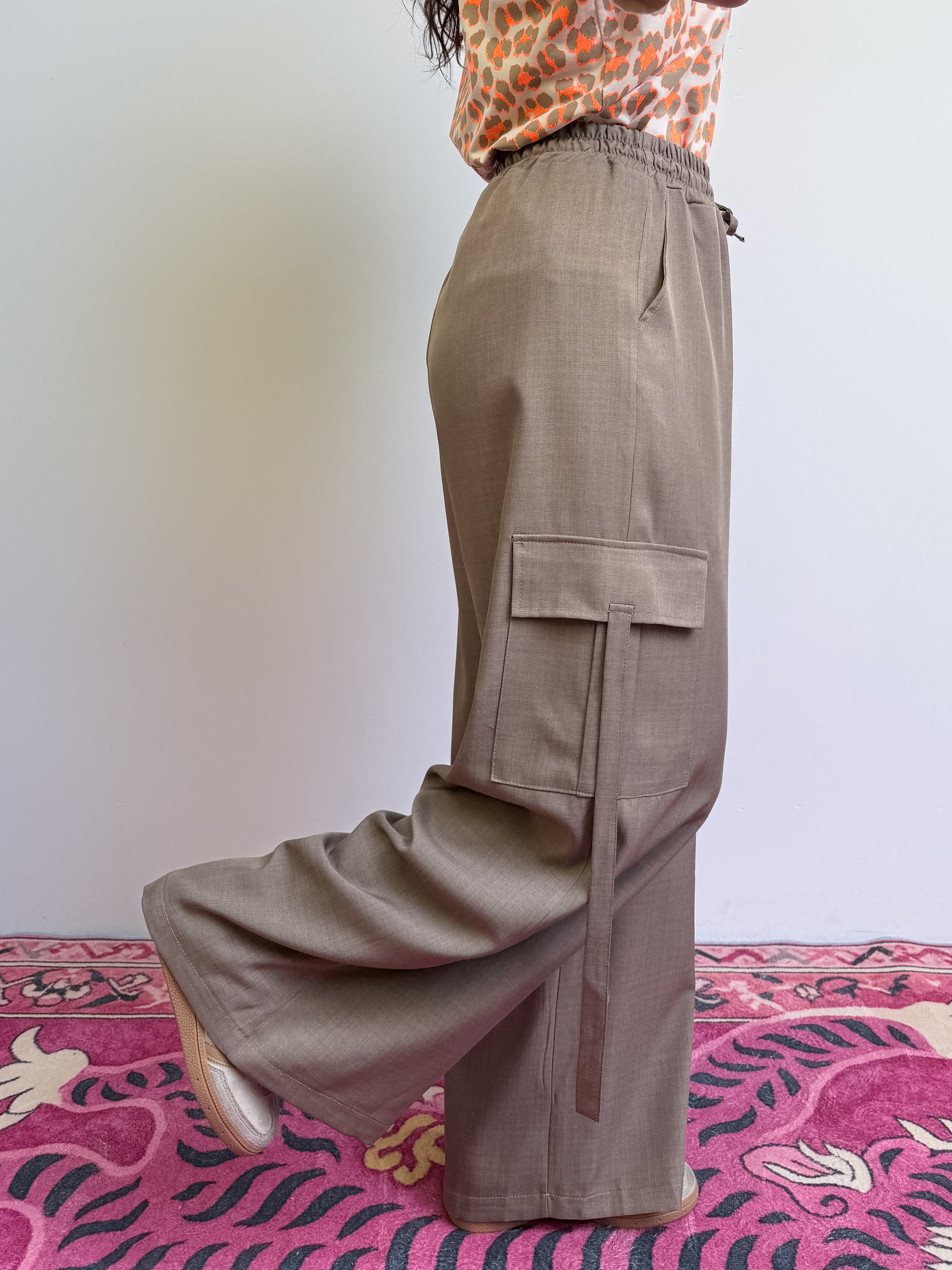 Pantalone cargo con elastico