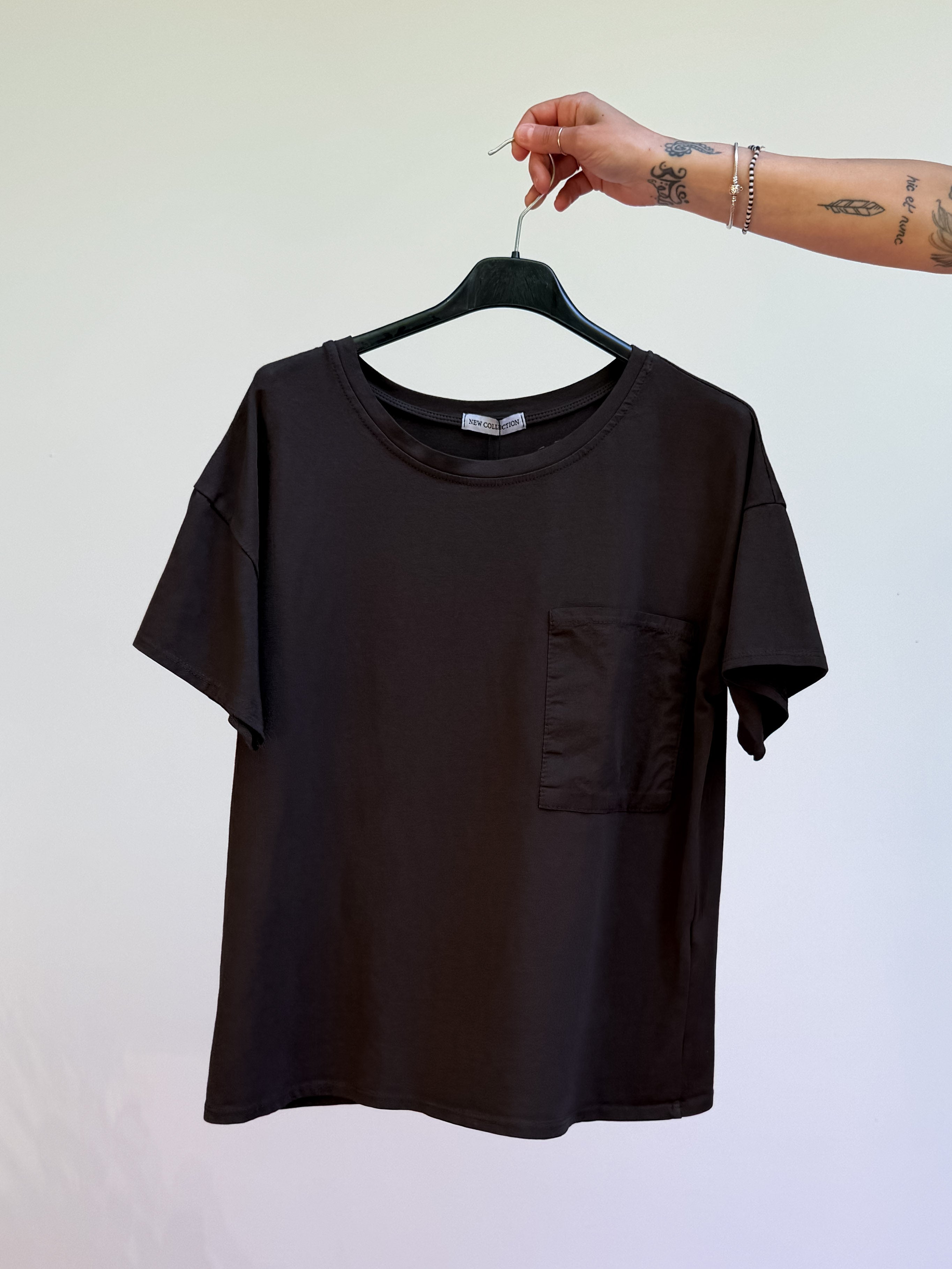T-shirt basic con taschino