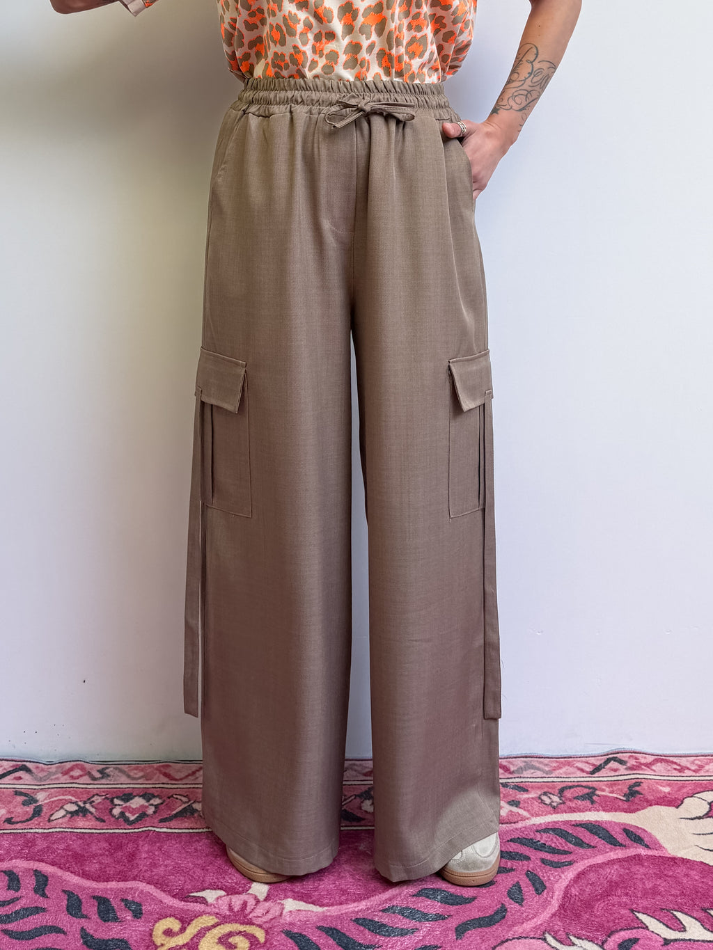 Pantalone cargo con elastico