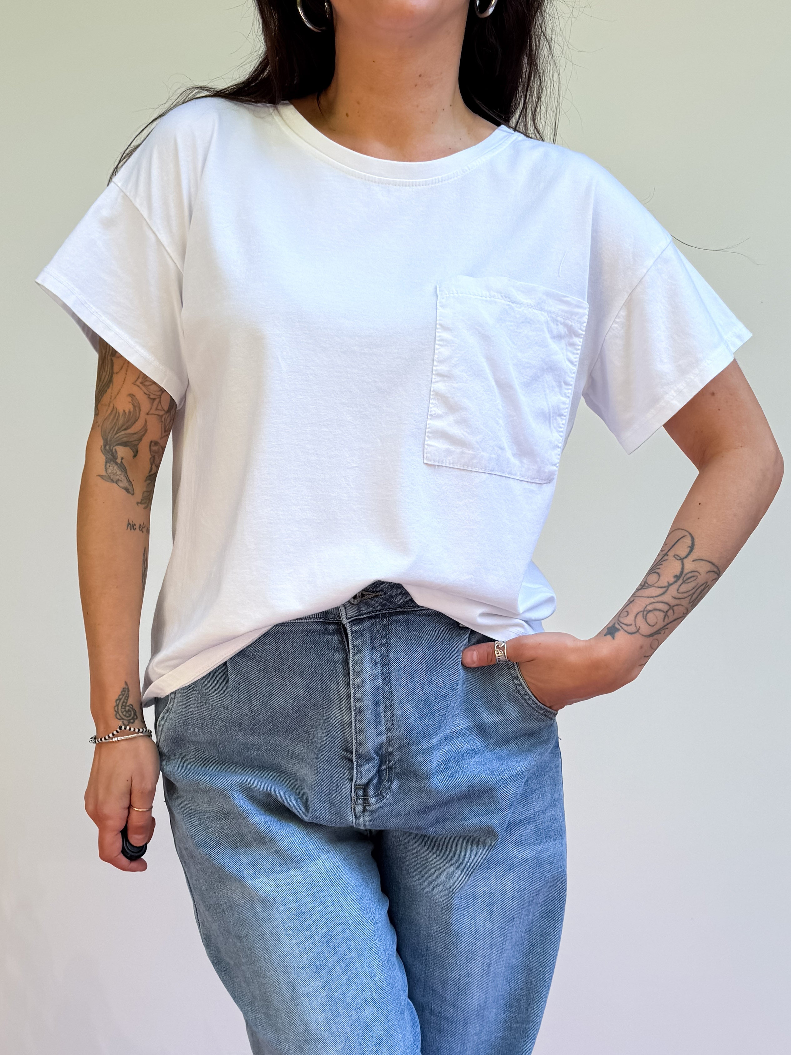 T-shirt basic con taschino