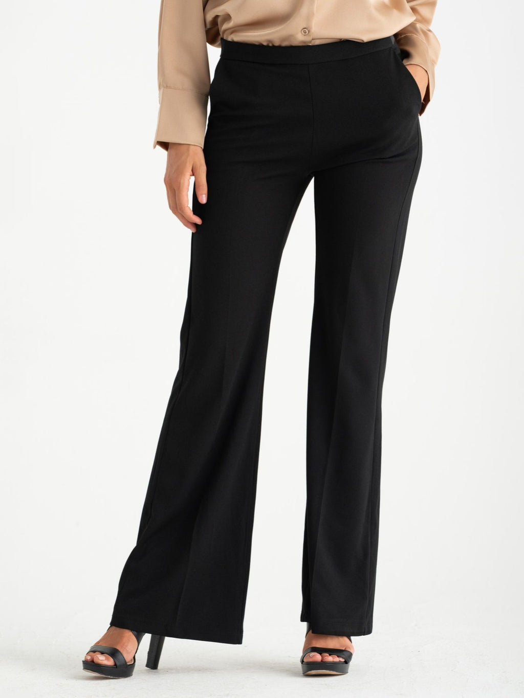 Pantaloni profili in raso