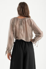 Blusa velata con rouches - immagine 3