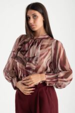 Blusa in fantasia con rouches