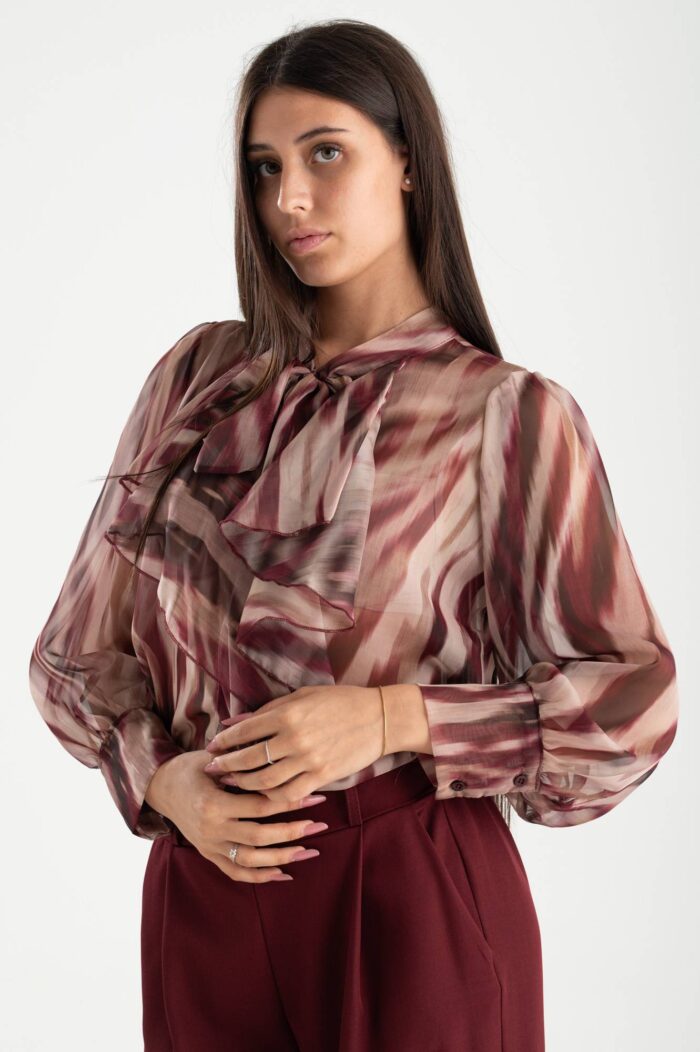 Blusa in fantasia con rouches - immagine 1