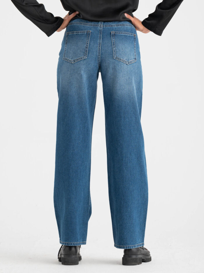 Jeans a palazzo con cinturina - immagine 4