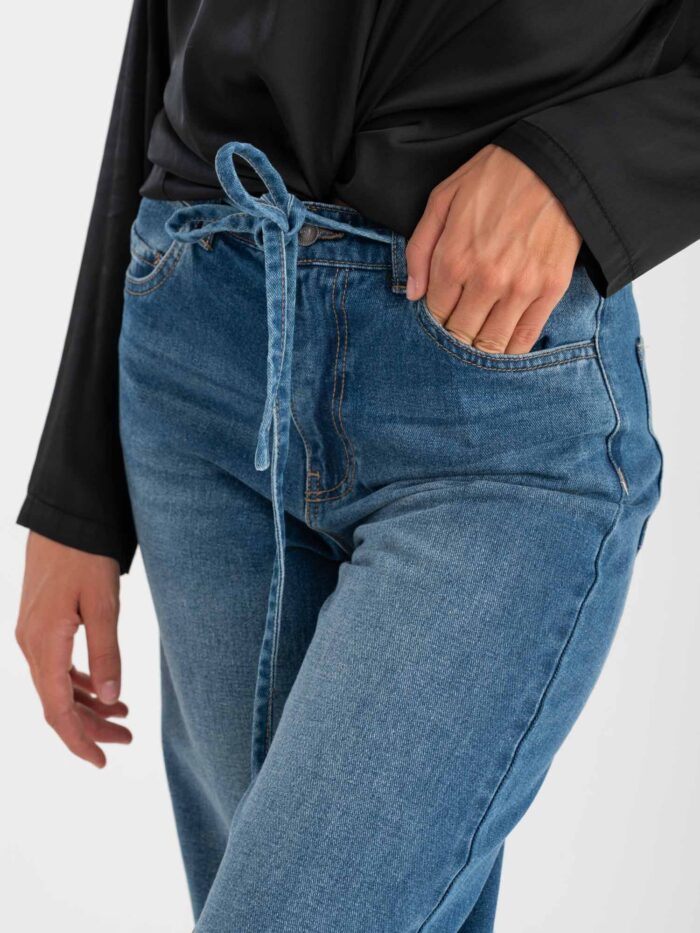 Jeans a palazzo con cinturina - immagine 3