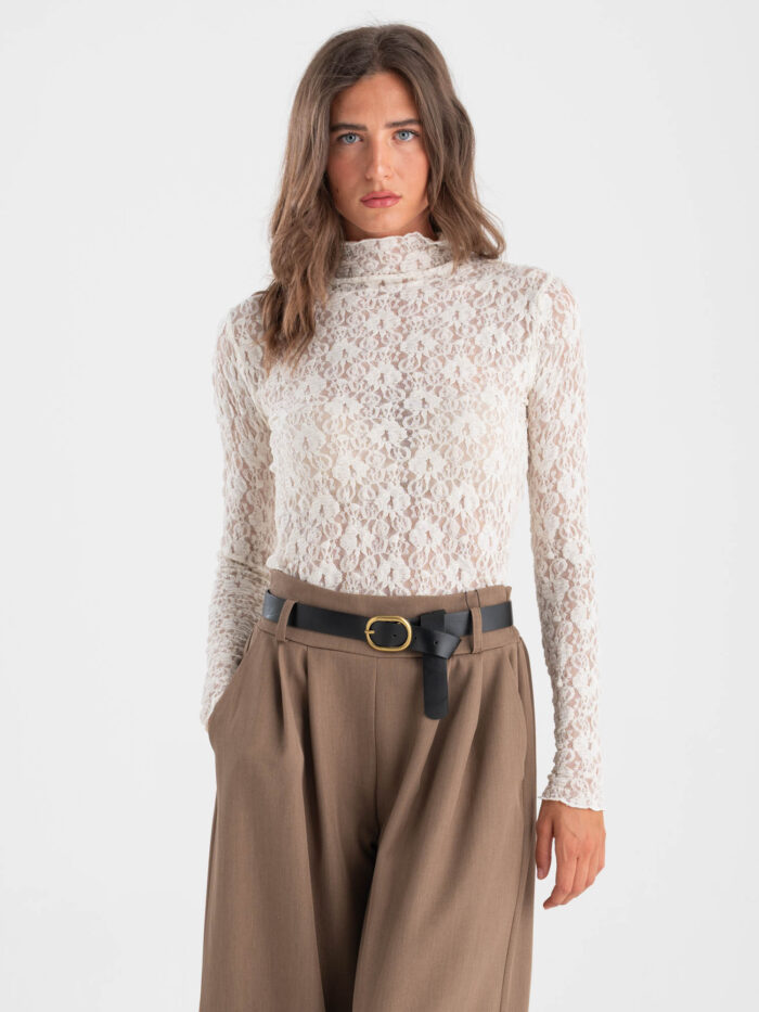 Blusa in pizzo - immagine 1